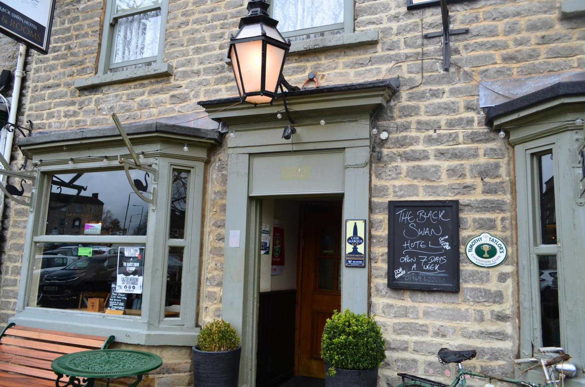 The Black Swan Hotel Leyburn Eksteriør billede
